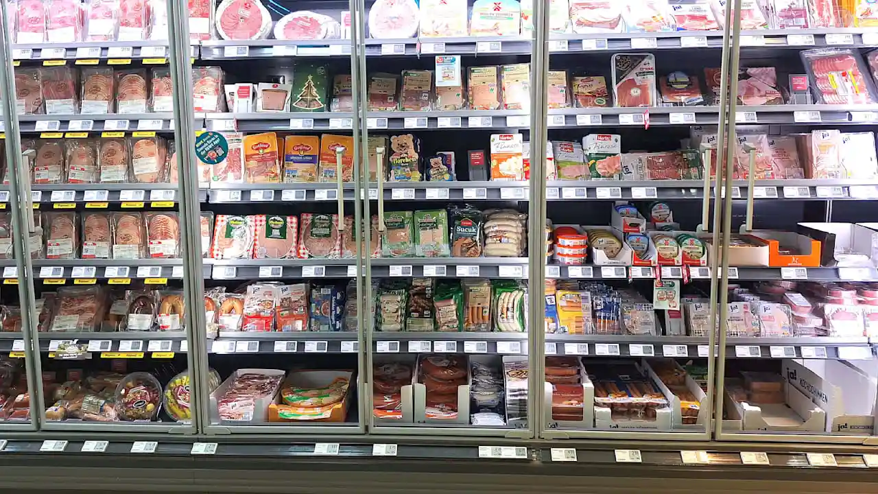 Salmonellen-Skandal bei Penny: Großer Wurstrückruf gefährdet Verbraucher bundesweit